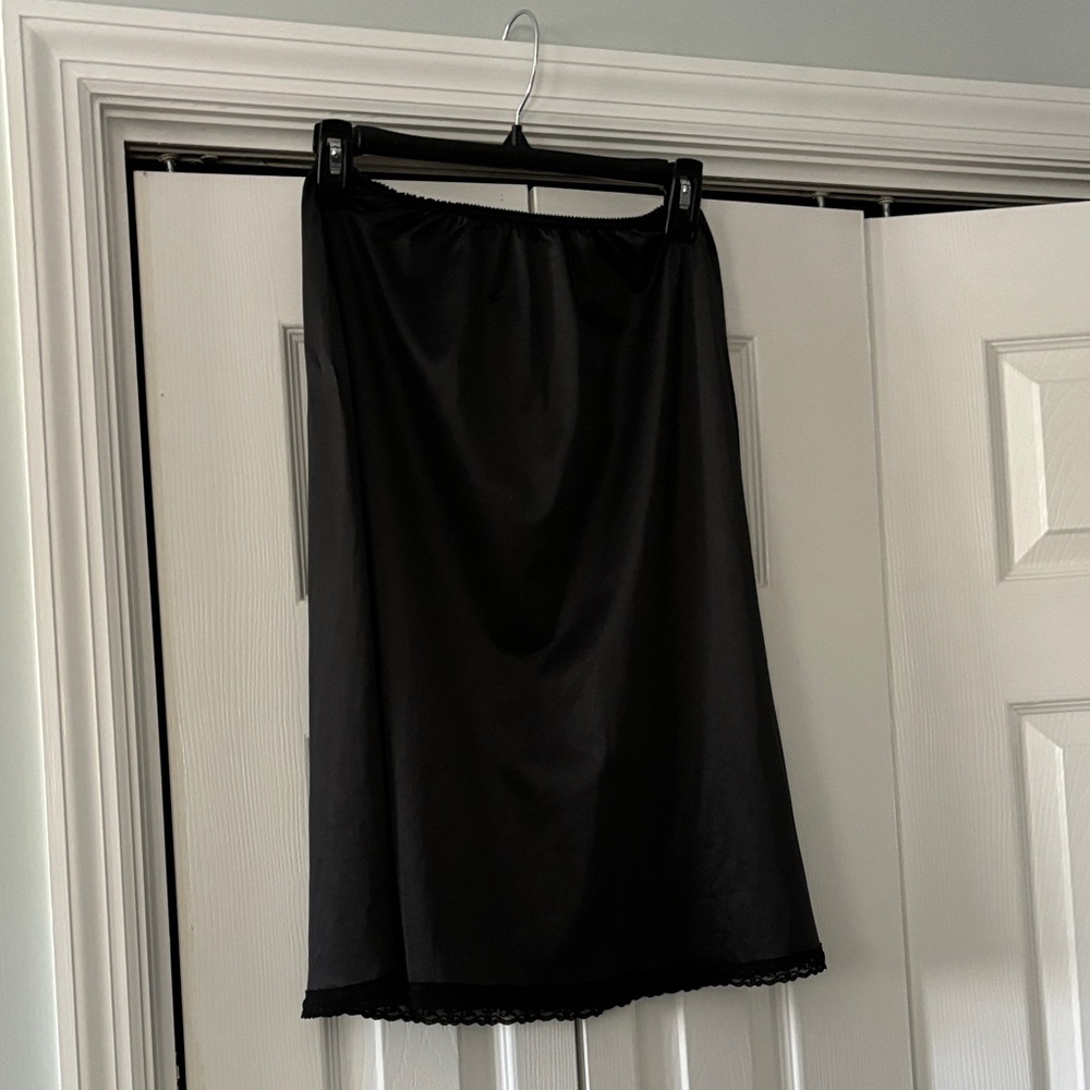 Warner's Classic Black Slip